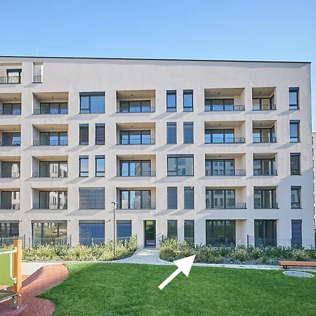 Streams With Garden And Free Parking