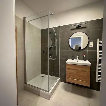 Streams With Garden And Free Parking