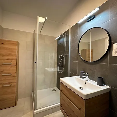 Streams With Garden And Free Parking ترنافا