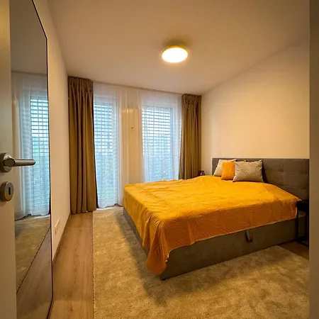 Quiet With Garden And Free Parking Apartment