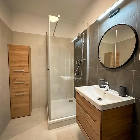 شقة Streams With Garden And Free Parking ترنافا