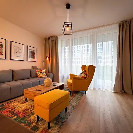 Streams With Garden And Free Parking ترنافا