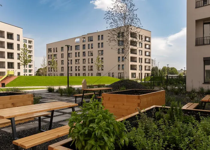 Streams With Garden And Free Parking *