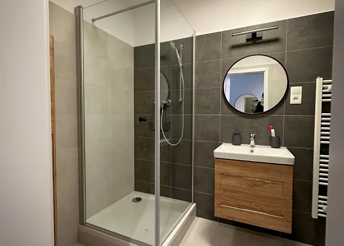 Streams With Garden And Free Parking