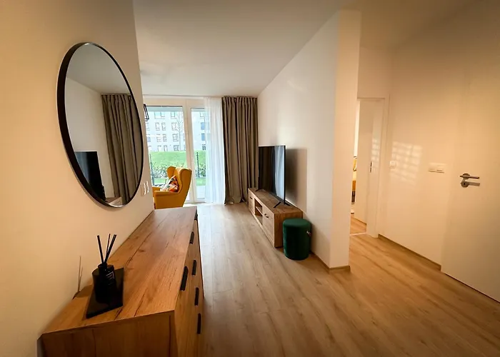 Streams With Garden And Free Parking アパート